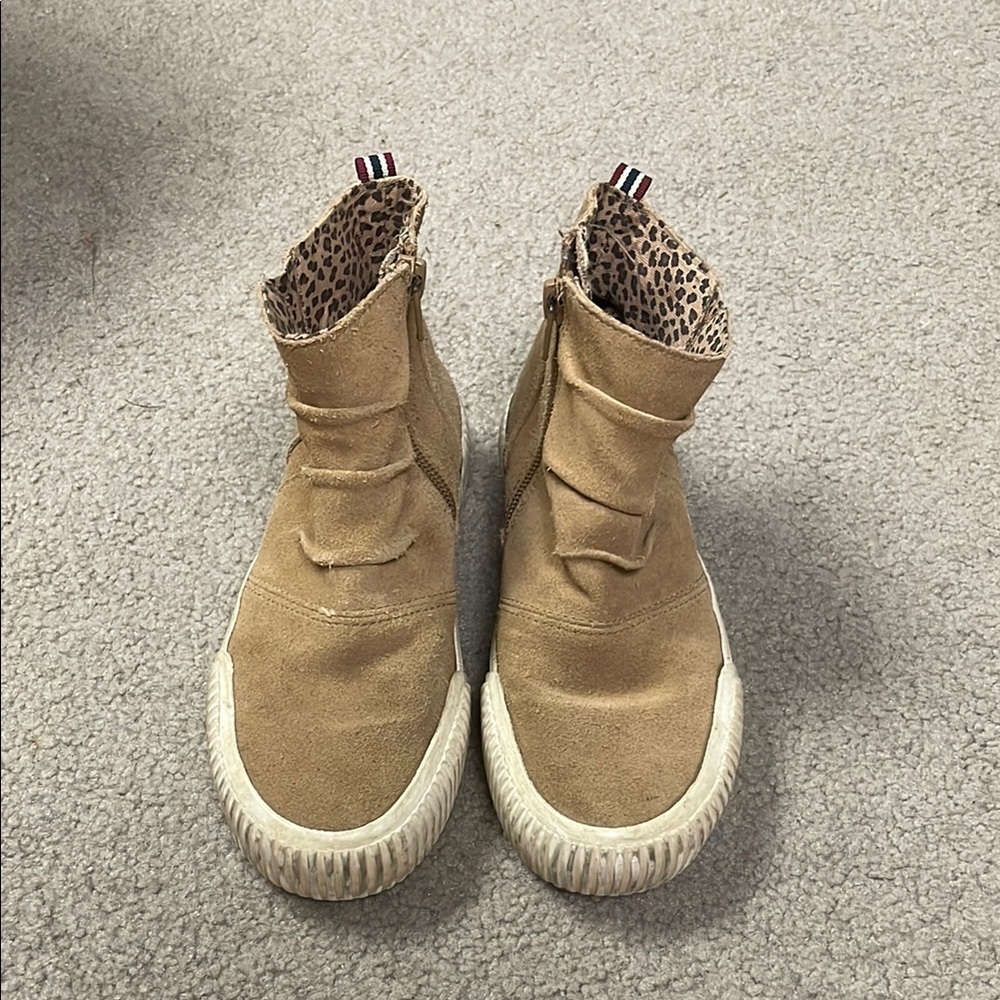 Sperry Top-Sider Tan High-Top Sneakers with Leopard Print